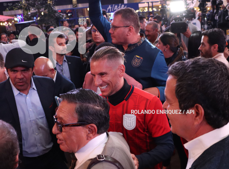 TECNICO-SELECCION-ECUADOR-SEBASTIAN-BECCACECE