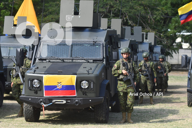 PORTOVIEJO-DANIEL-NOBOA-VEHICULOS-MILITARES