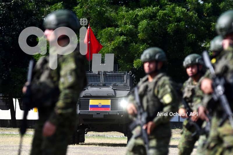 PORTOVIEJO-DANIEL-NOBOA-VEHICULOS-MILITARES