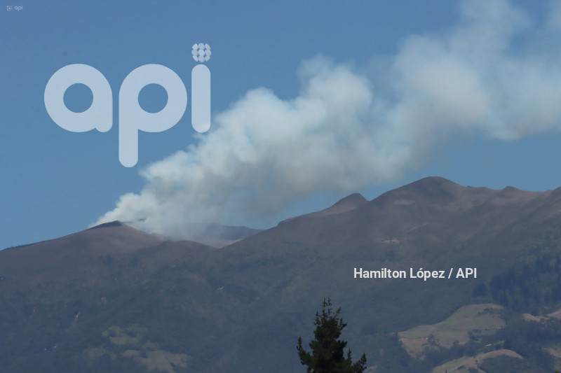 UIO-INCENDIO-LADERAS-PICHINCHA