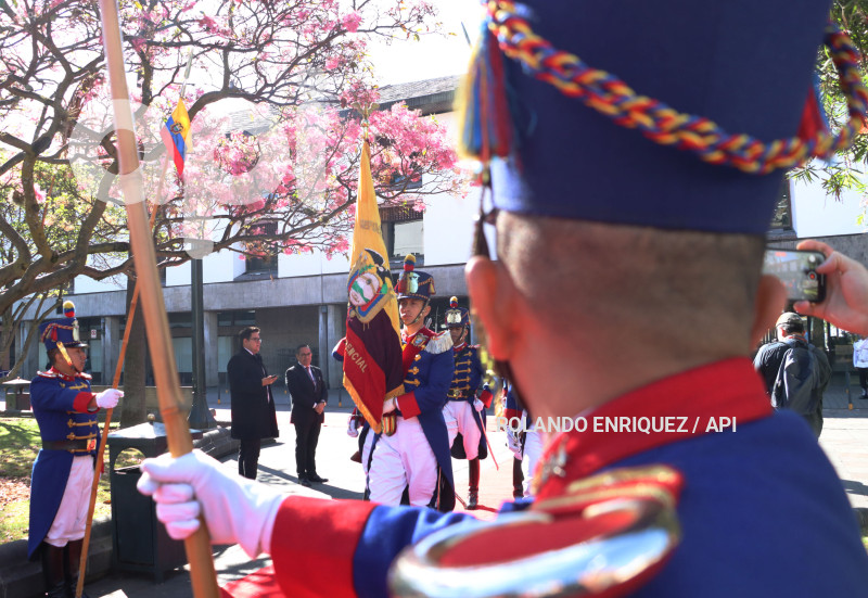 OFRENDA-FLORAL-HEROES-10-AGOSTO