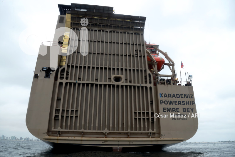 GYE-BARCAZA KARPOWERSHIP 1