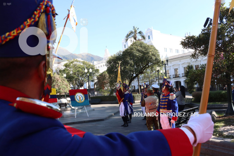 OFRENDA-FLORAL-HEROES-10-AGOSTO