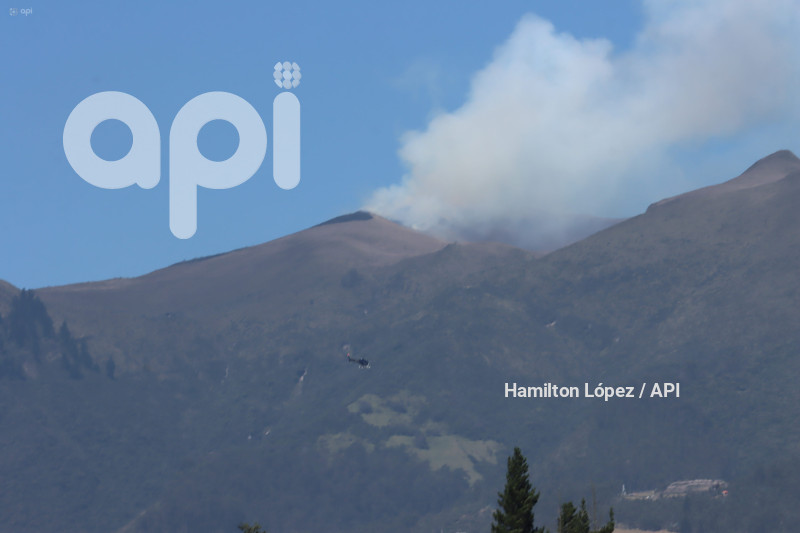 UIO-INCENDIO-LADERAS-PICHINCHA