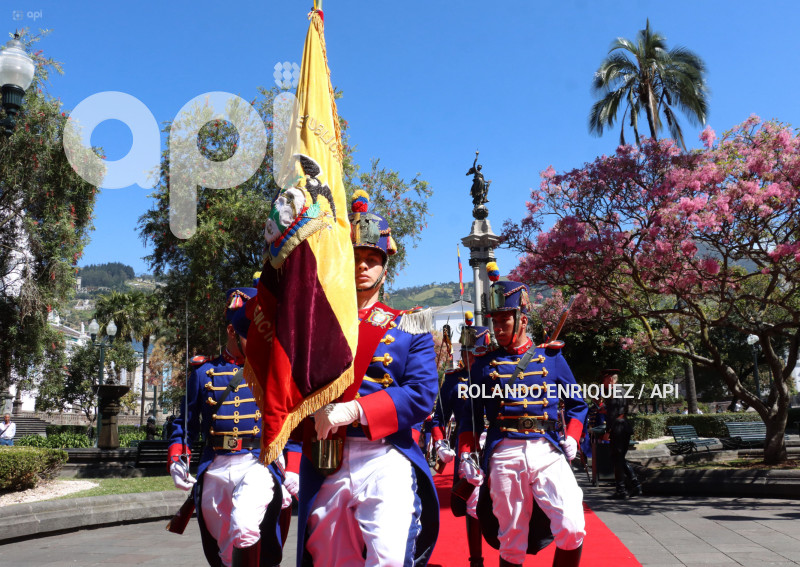 OFRENDA-FLORAL-HEROES-10-AGOSTO