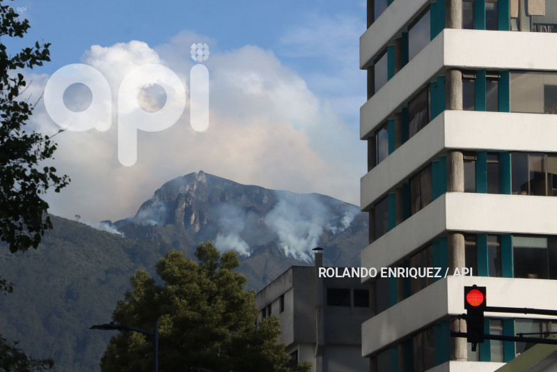 INCENDIO-LADERAS-PICHINCHA