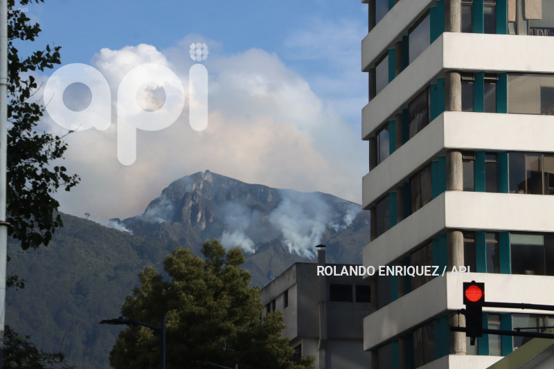 INCENDIO-LADERAS-PICHINCHA