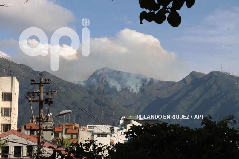 INCENDIO-LADERAS-PICHINCHA