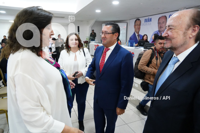 DEMOCRACIA SI SAQUICELA