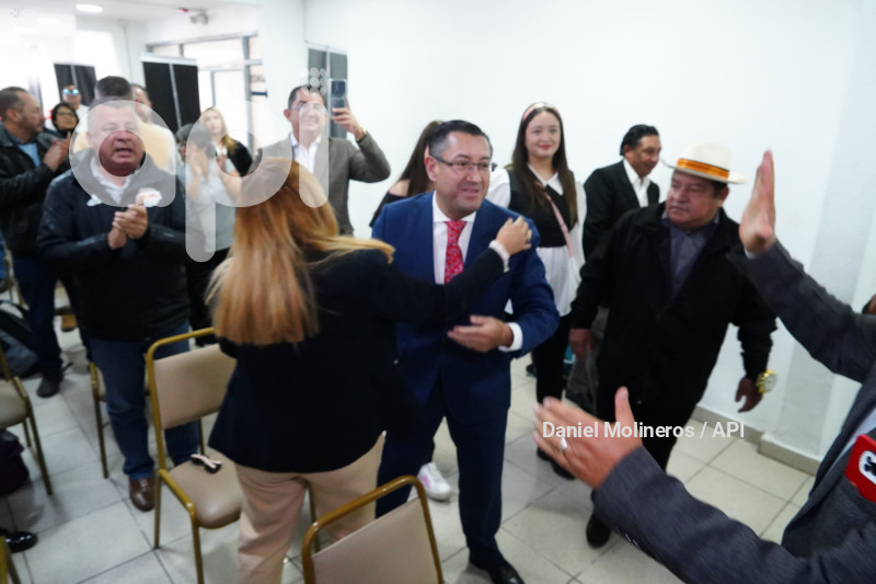 DEMOCRACIA SI SAQUICELA