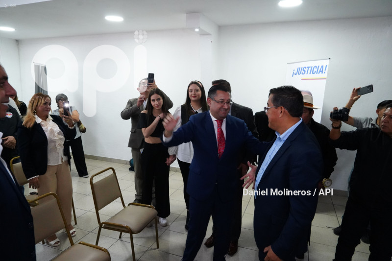 DEMOCRACIA SI SAQUICELA