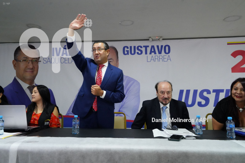 DEMOCRACIA SI SAQUICELA
