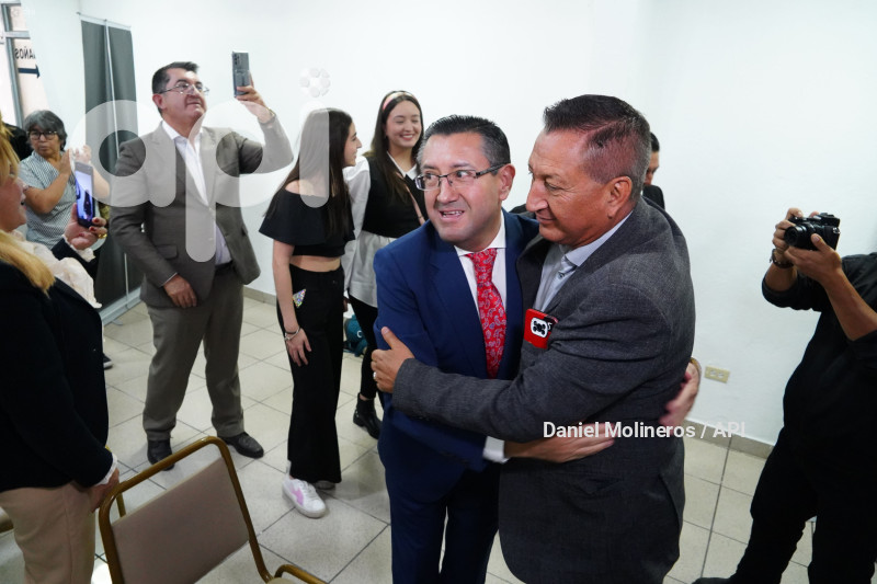 DEMOCRACIA SI SAQUICELA