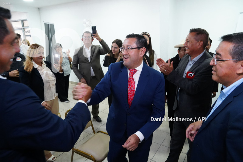 DEMOCRACIA SI SAQUICELA