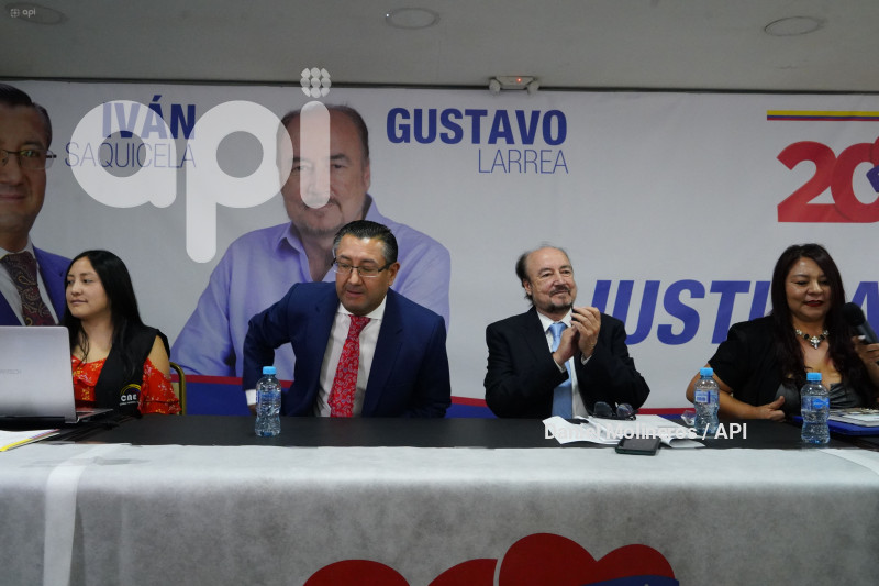 DEMOCRACIA SI SAQUICELA