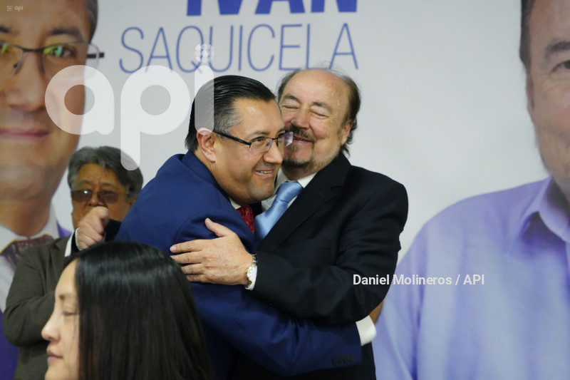 DEMOCRACIA SI SAQUICELA