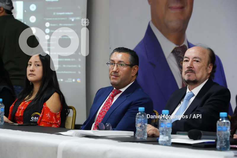 DEMOCRACIA SI SAQUICELA