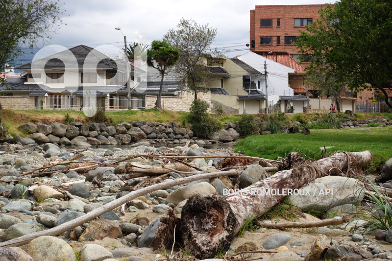 CUENCA-RIO TOMEBAMBA CAUDAL BAJO