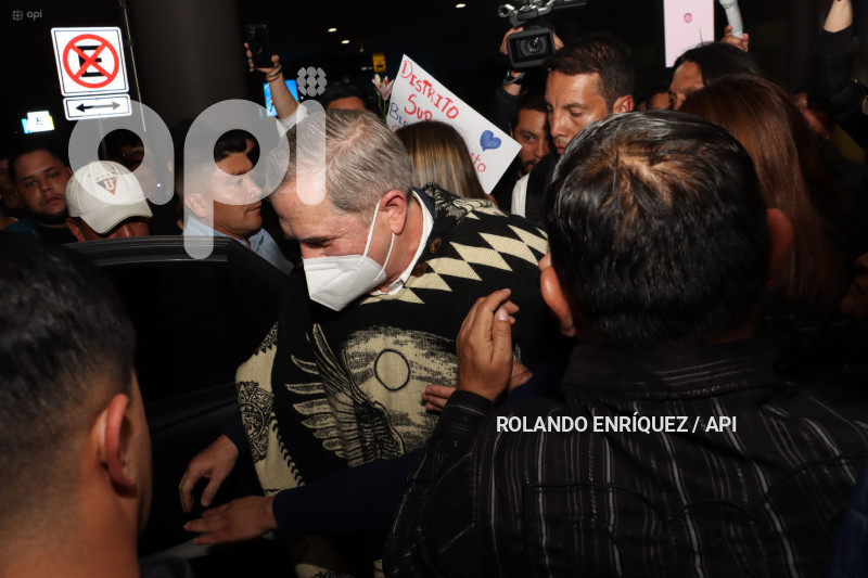 ARRIBO-RICARDO-PATINO