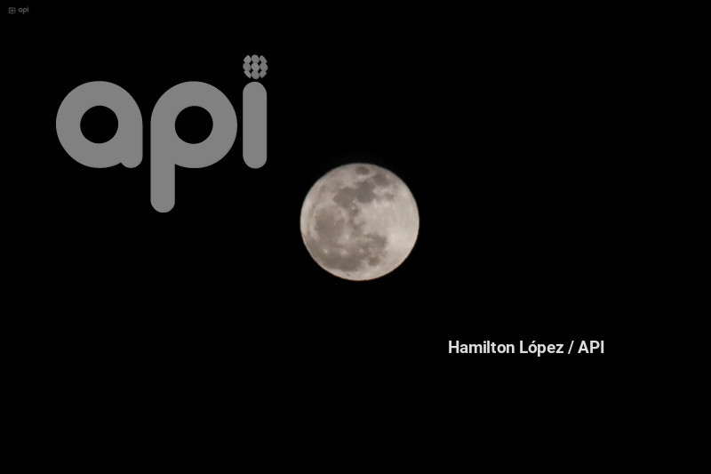 UIO-SUPERLUNA-LUNA-AZUL