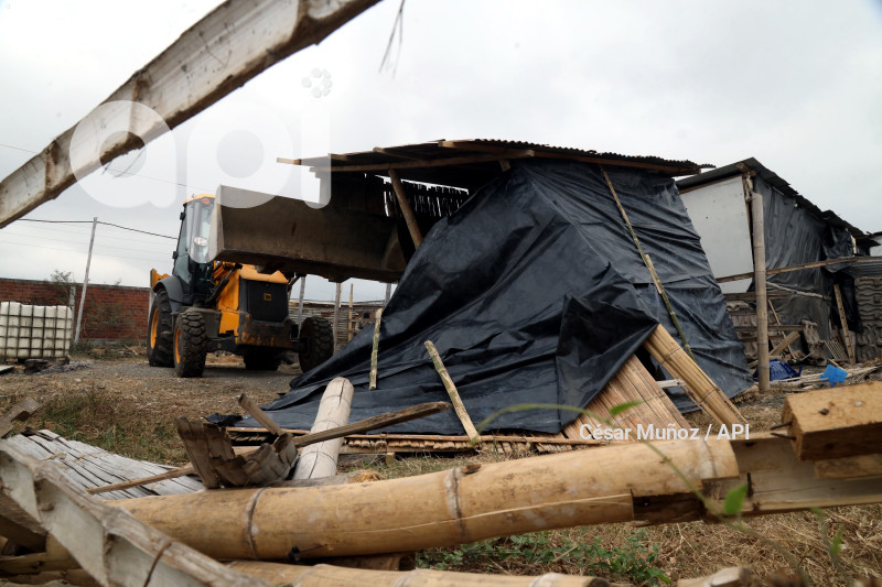 GYE-LA DELIA-DESTRUCCION CASAS
