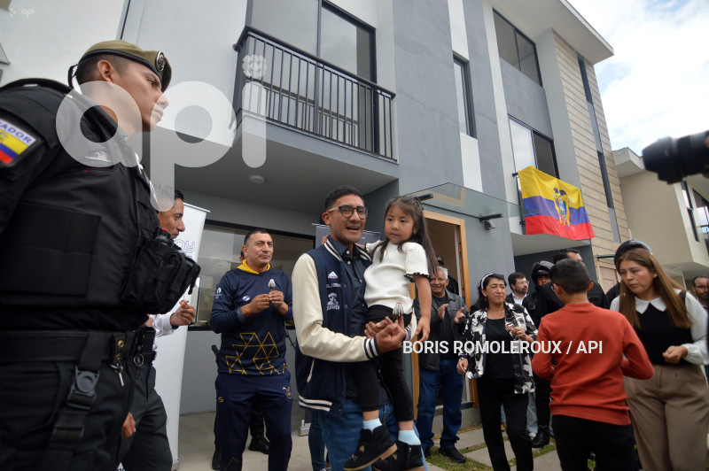 CUENCA-ENTREGA CASA-DANIEL PINTADO MEDALLISTA