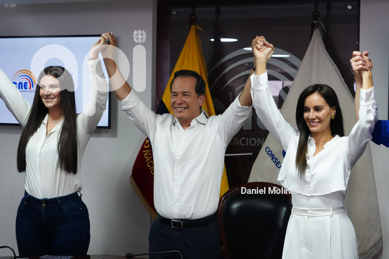 CONSTRUYE CUCALON LARREA
