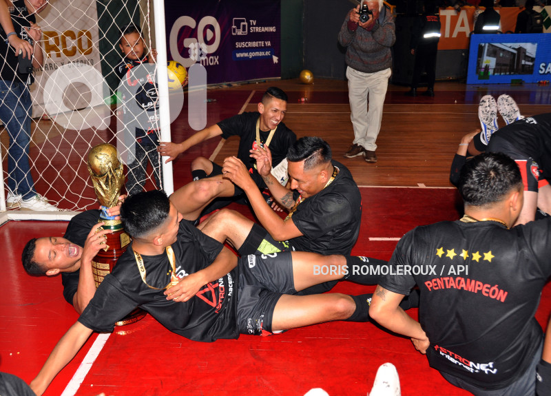 CUENCA-SIMON BOLIVAR-PENTACAMPEON