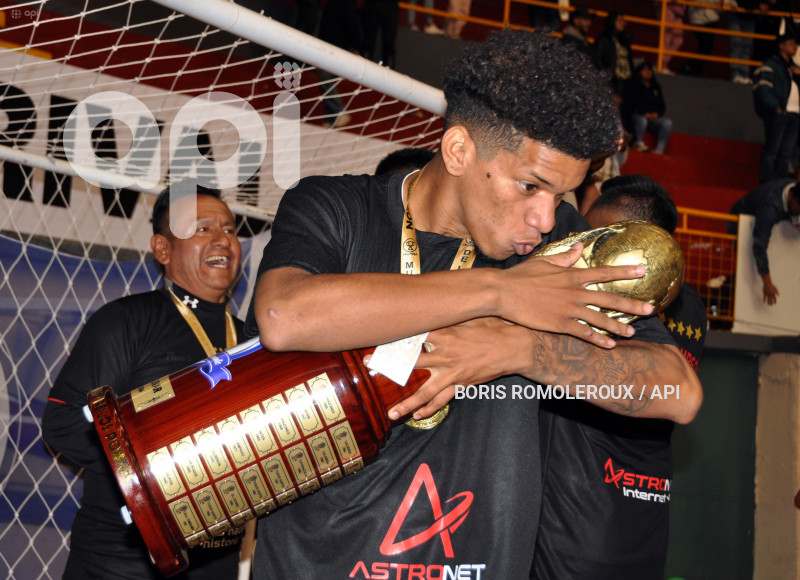 CUENCA-SIMON BOLIVAR-PENTACAMPEON