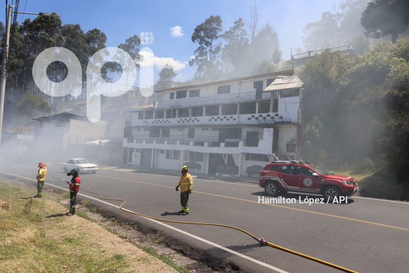 UIO-INCENDIO-CIMA-LIBERTAD