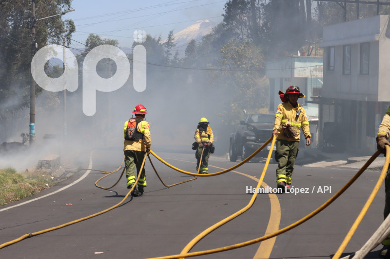 UIO-INCENDIO-CIMA-LIBERTAD