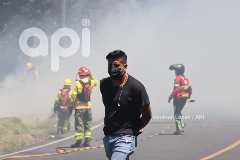 UIO-INCENDIO-CIMA-LIBERTAD