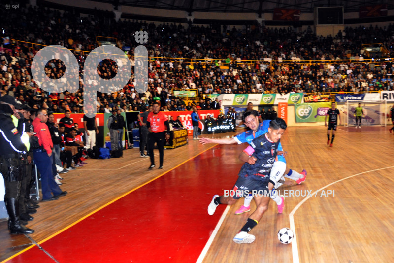 CUENCA-SIMON BOLIVAR-PENTACAMPEON