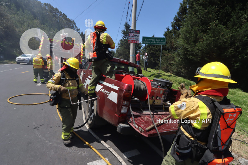 UIO-INCENDIO-CIMA-LIBERTAD