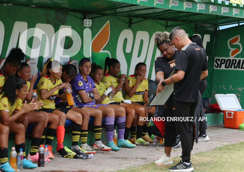 FBL-SUPERLIGA-FEMENINA-NANAS-BARCELONA