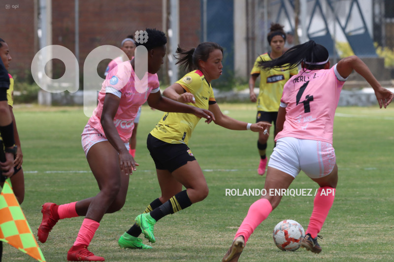 FBL-SUPERLIGA-FEMENINA-NANAS-BARCELONA