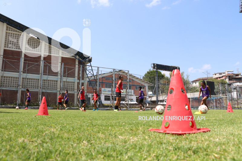 FBL-SUPERLIGA-FEMENINA-NANAS-BARCELONA