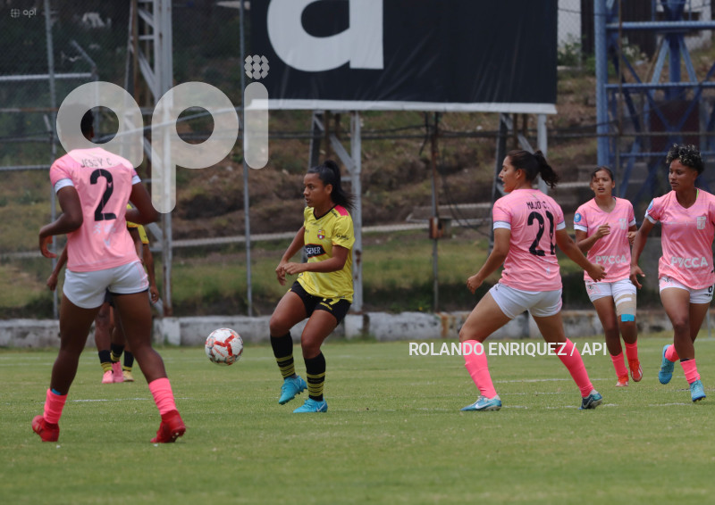 FBL-SUPERLIGA-FEMENINA-NANAS-BARCELONA