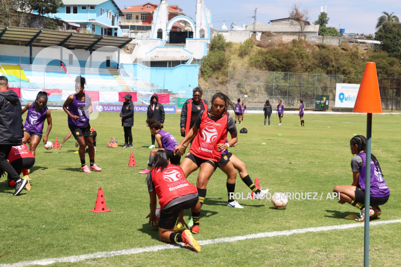 FBL-SUPERLIGA-FEMENINA-NANAS-BARCELONA