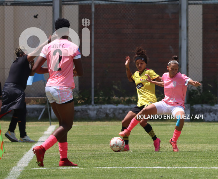 FBL-SUPERLIGA-FEMENINA-NANAS-BARCELONA
