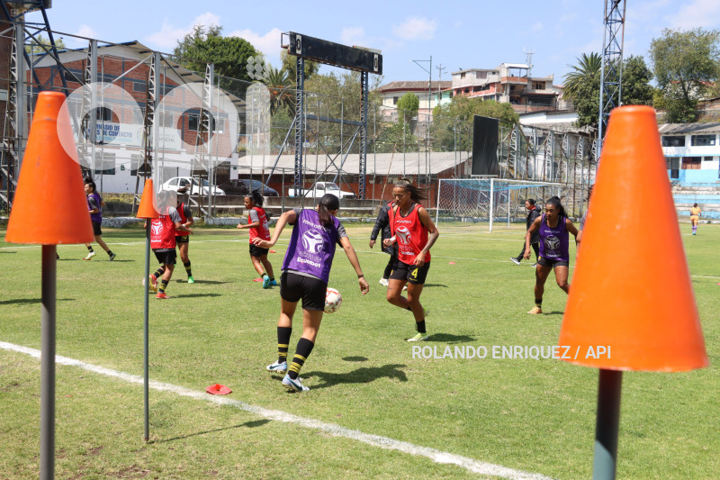 FBL-SUPERLIGA-FEMENINA-NANAS-BARCELONA