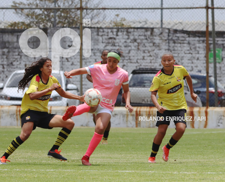 FBL-SUPERLIGA-FEMENINA-NANAS-BARCELONA