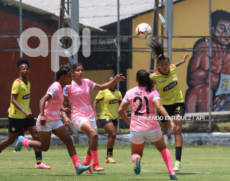 FBL-SUPERLIGA-FEMENINA-NANAS-BARCELONA