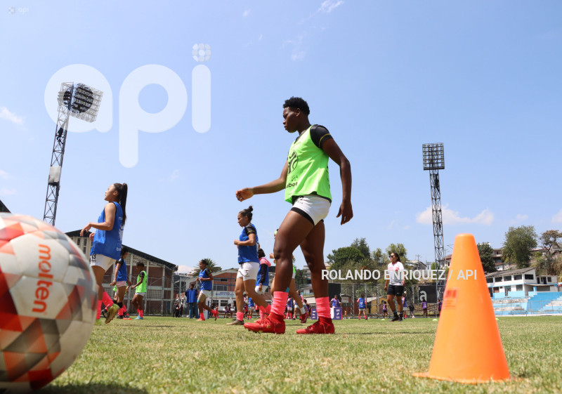 FBL-SUPERLIGA-FEMENINA-NANAS-BARCELONA