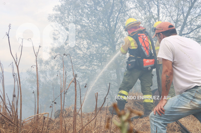 INCENDIO-VALLE-NAYON