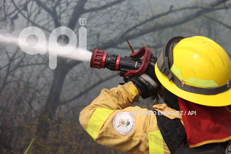 INCENDIO-VALLE-NAYON