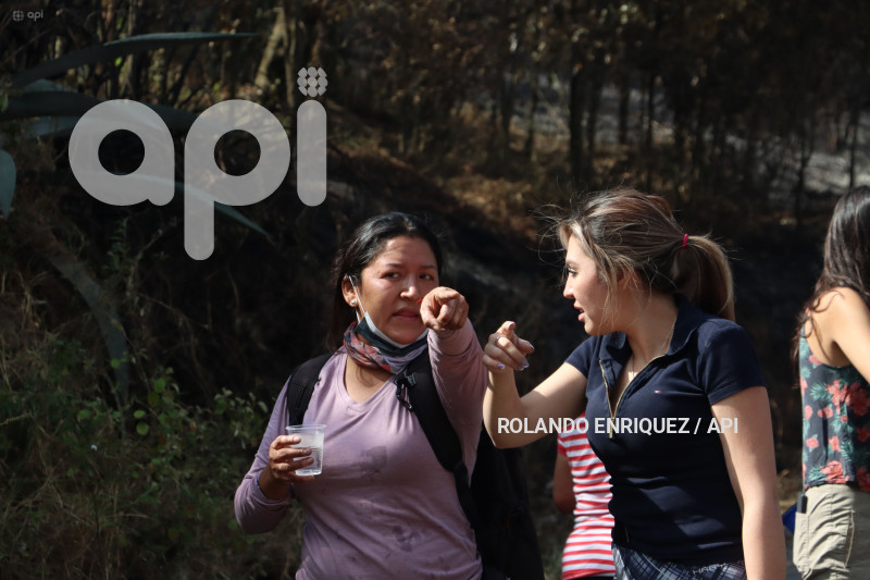 INCENDIO-VALLE-NAYON