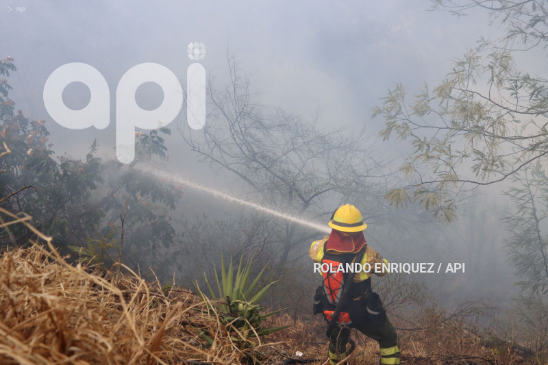 INCENDIO-VALLE-NAYON