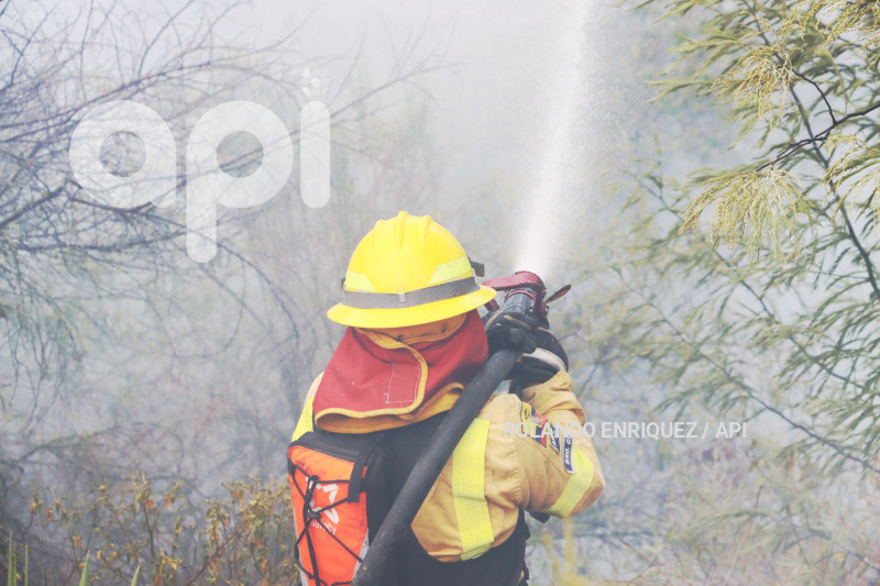 INCENDIO-VALLE-NAYON
