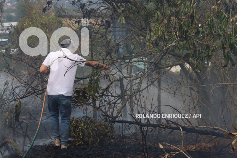 INCENDIO-VALLE-NAYON
